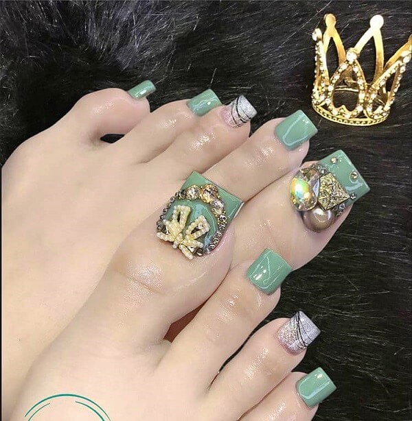 Nail chân đính đá sang trọng 6