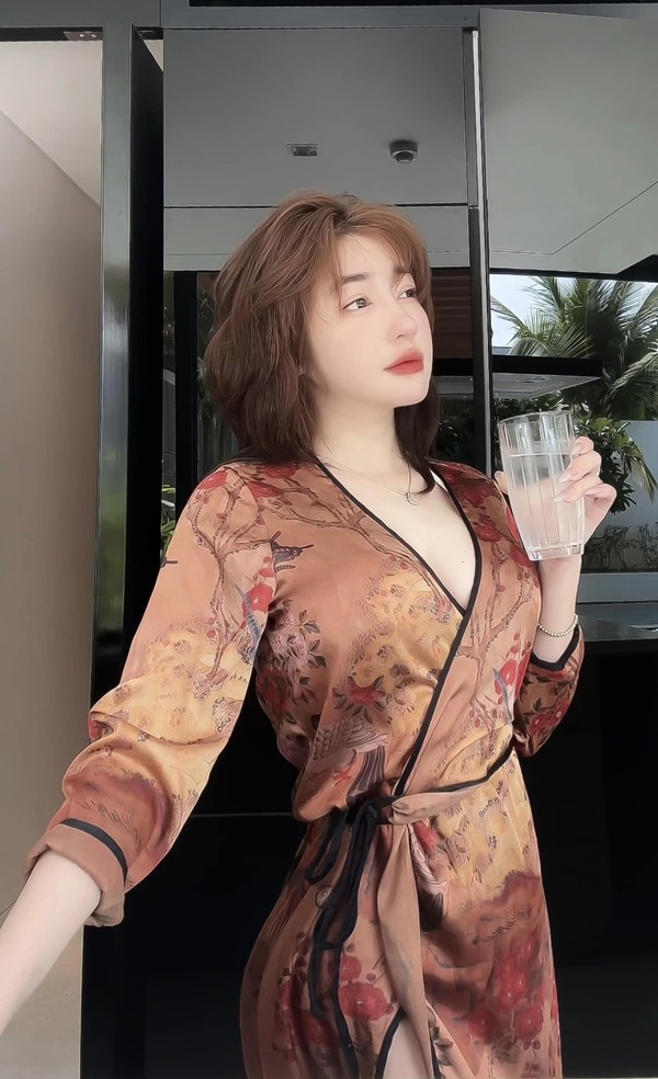 Elly Trần 33