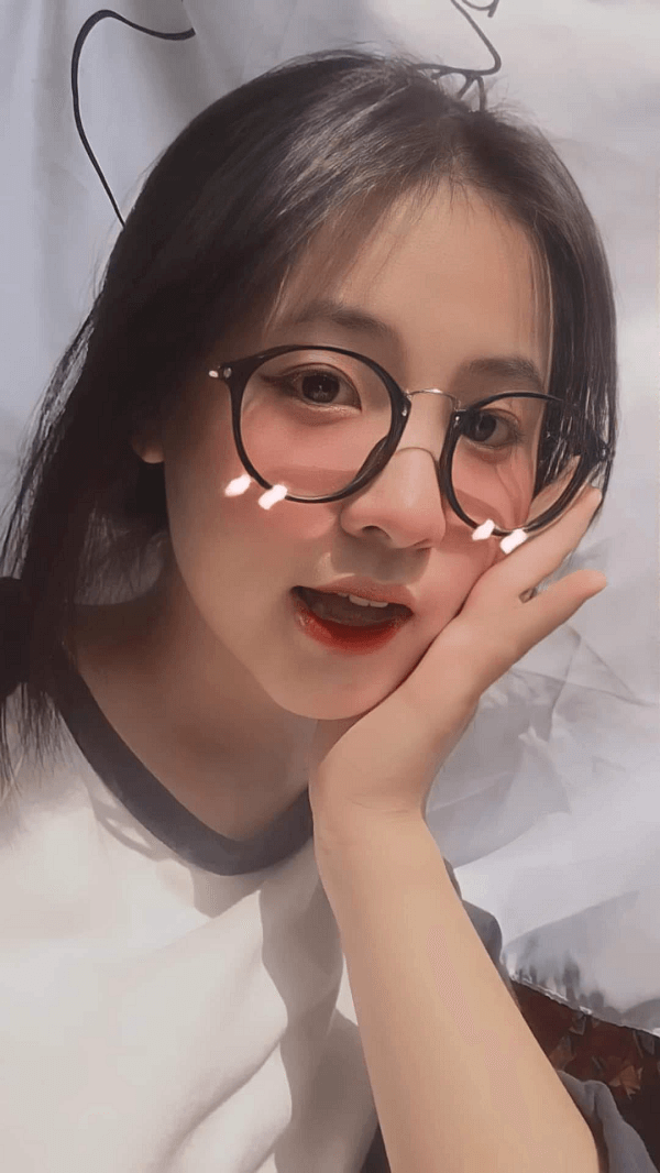 Ảnh gái xinh đeo kính cực cute 3