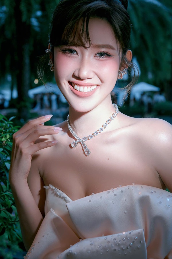 Thúy Ngân sexy 33