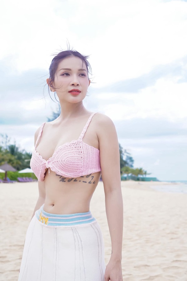 Khả Như mặc bikini nóng bỏng 4