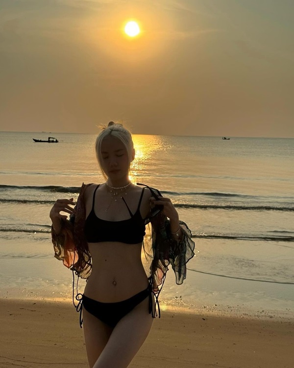 Phương Ly Trần bikini 1