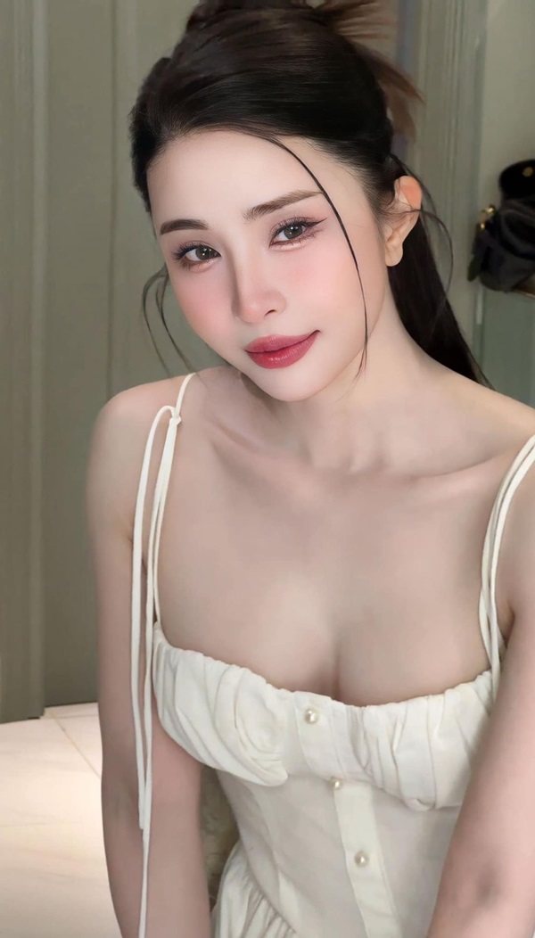 Ảnh Quỳnh Nga sexy 8