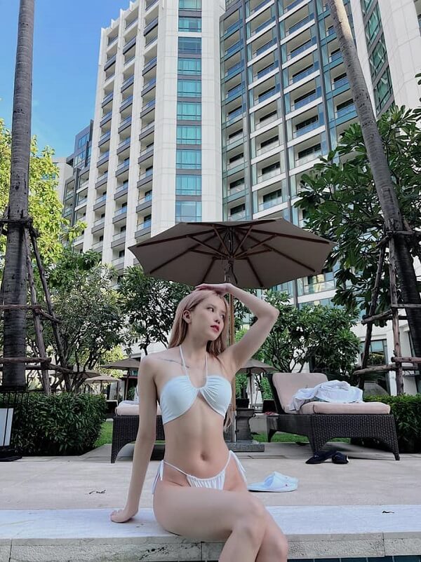 Thiều Bảo Trâm bikini 1