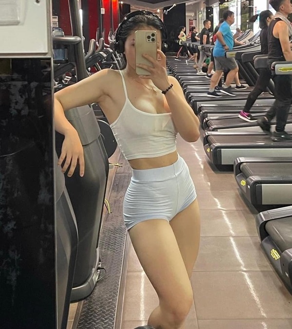 Gái xinh mặc bikini tập gym 16