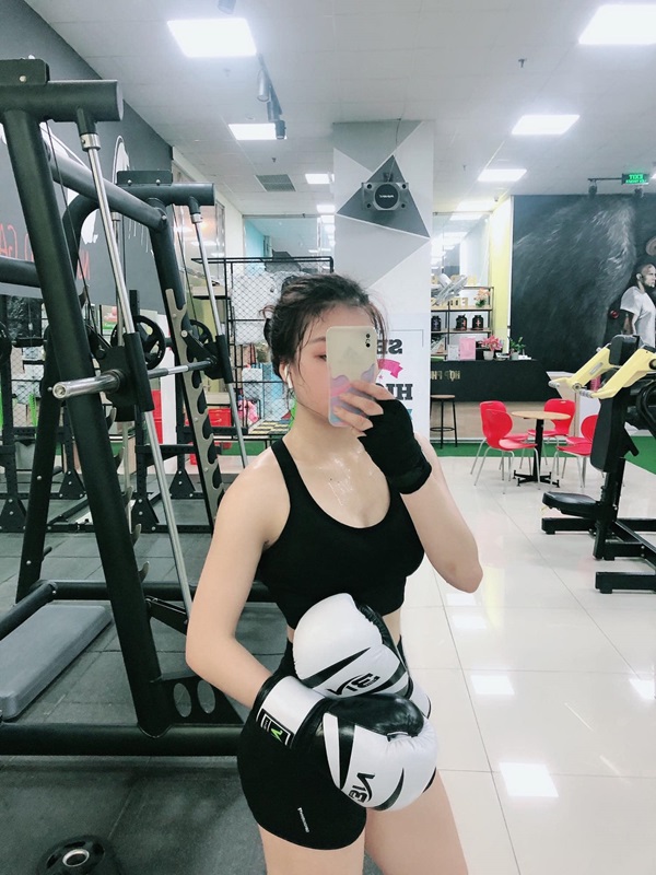 Gái xinh mặc bikini tập gym 9