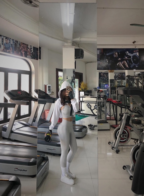 Gái xinh mặc quần bó sát tập gym 4