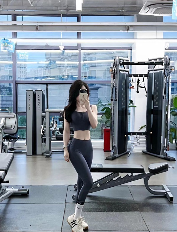 Hình ảnh gái xinh tập gym 13