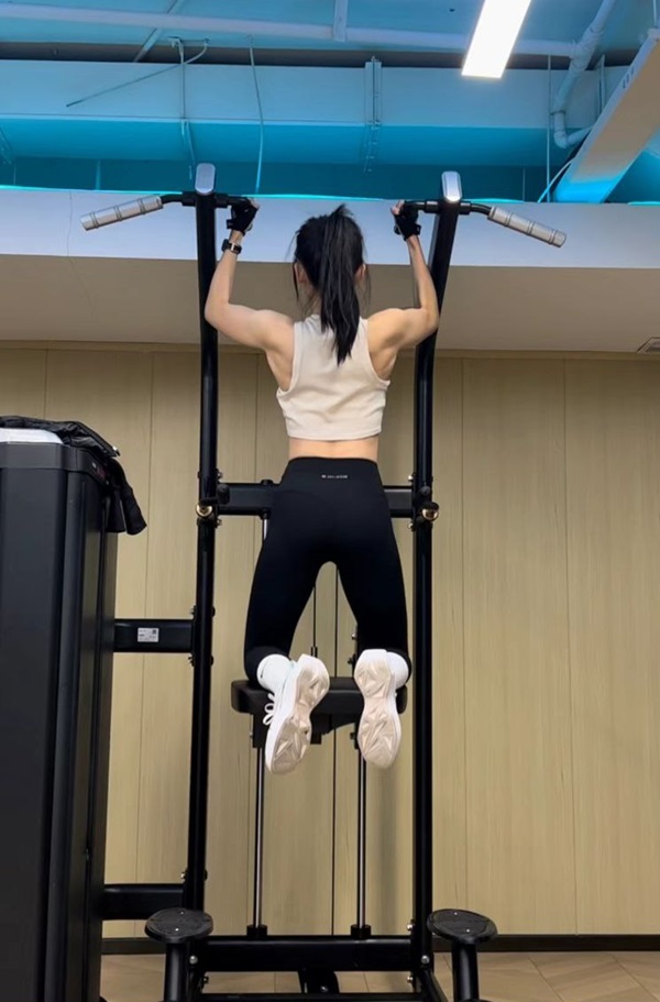 Hình ảnh gái xinh tập gym 4