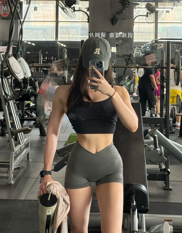 Hình ảnh gái xinh tập gym 7