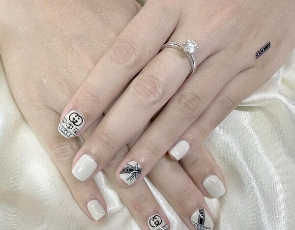 Mẫu nail Gucci 2