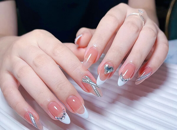 Mẫu nail Gucci 5