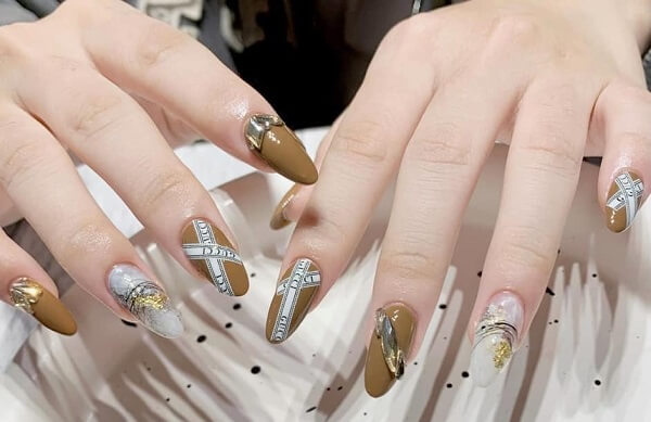 Mẫu nail Gucci 6