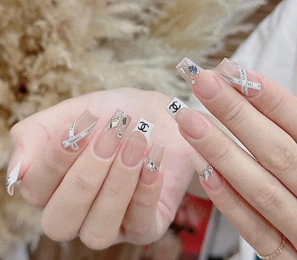 Mẫu nail Gucci 7