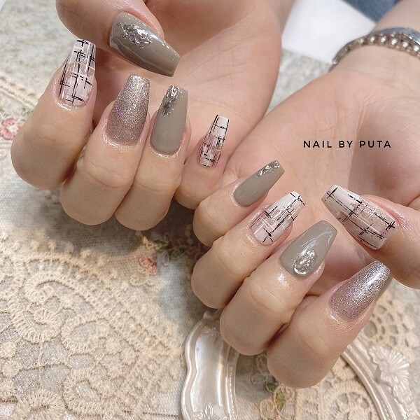 Nail kẻ sọc đơn giản 4