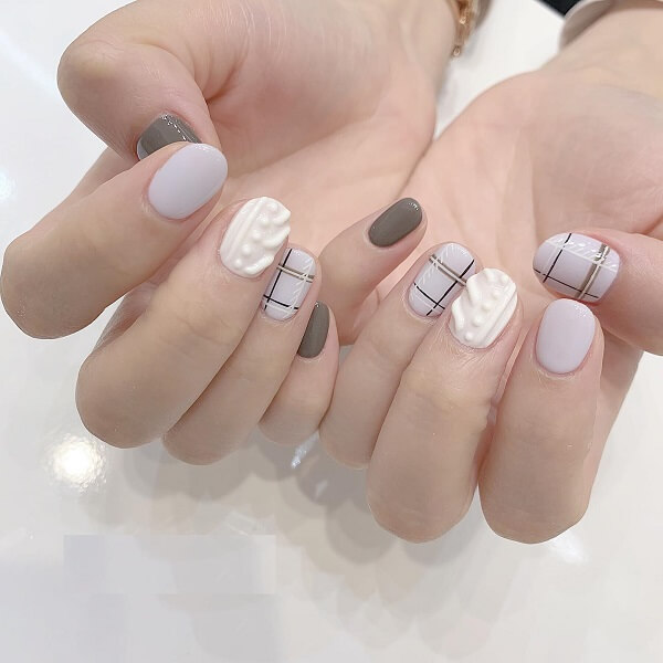 Nail kẻ sọc đơn giản 7