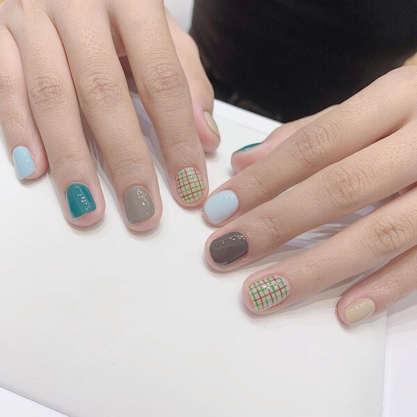 Nail kẻ sọc đơn giản 8