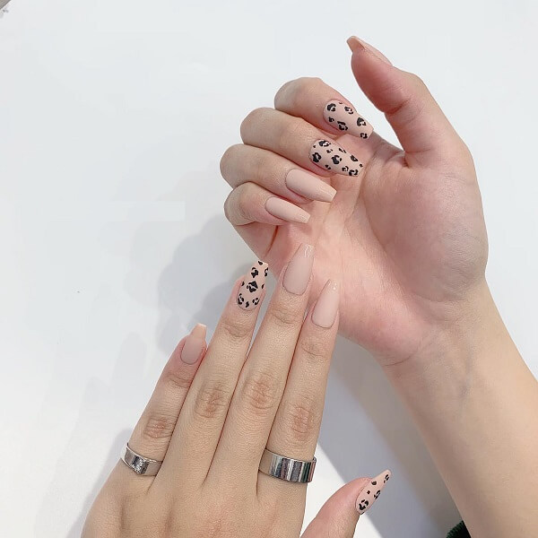 Mẫu nail màu hồng 10