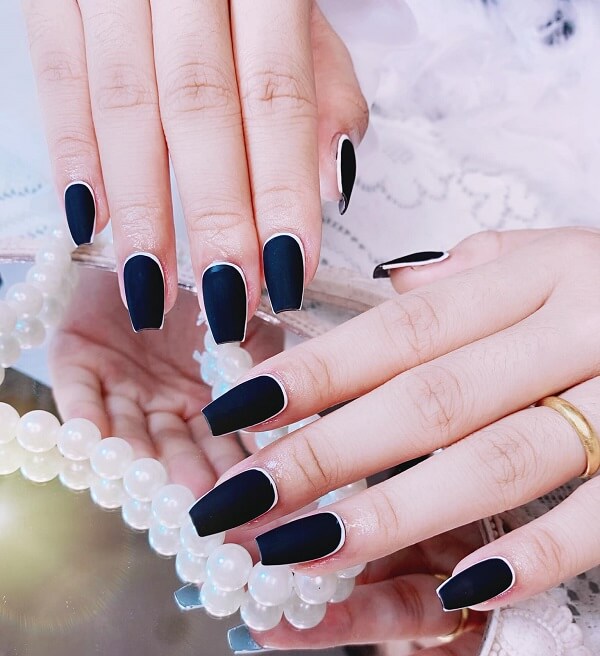 mẫu nail trắng đen đơn giản 4