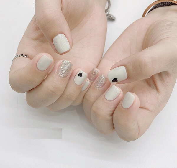 Nail trắng đơn giản 4