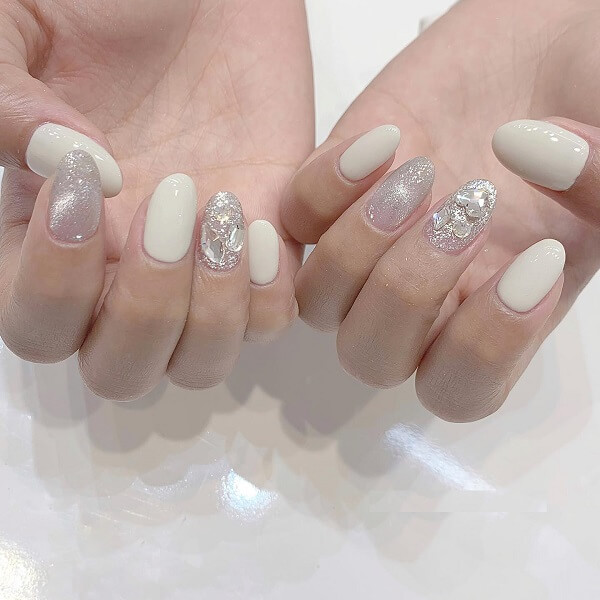 Nail trắng đơn giản 6