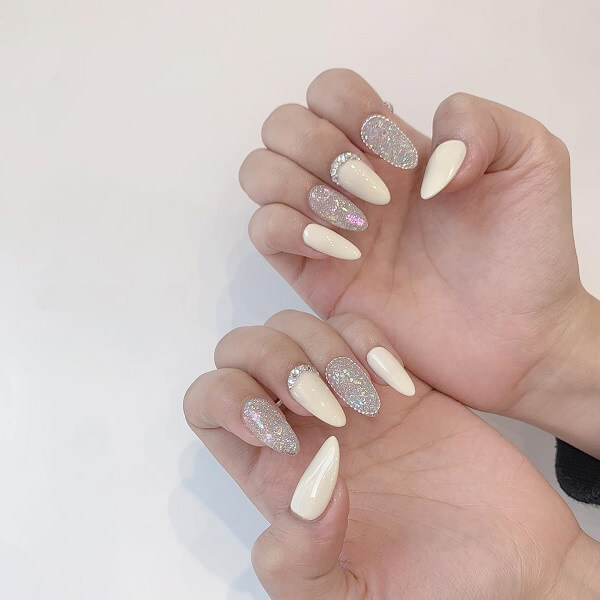 Nail trắng sữa 4