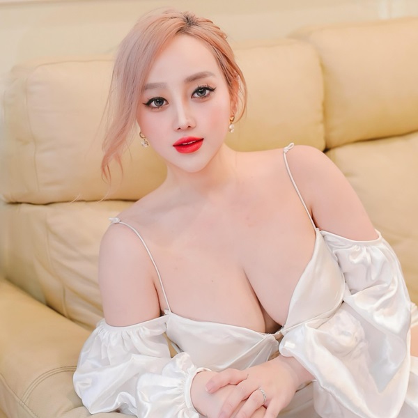 nhả Chu Phương Uyên sexy 32