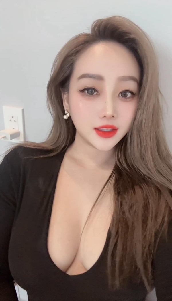 nhả Chu Phương Uyên sexy 26