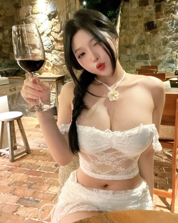 ảnh Duyên Híp sexy ngực to 6