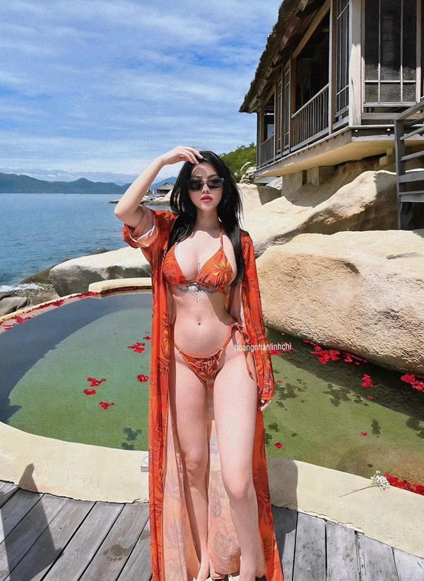 Hoàng Nhân Linh Chi bikini 36