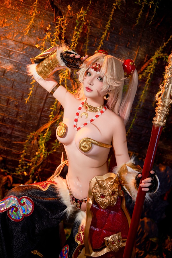 ảnh Phạm Minh Châu cosplay 42