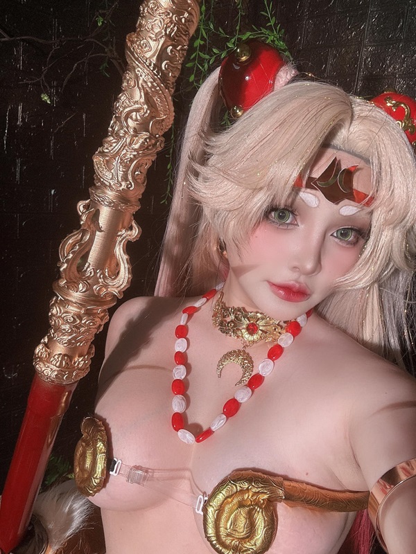 ảnh Phạm Minh Châu cosplay 43