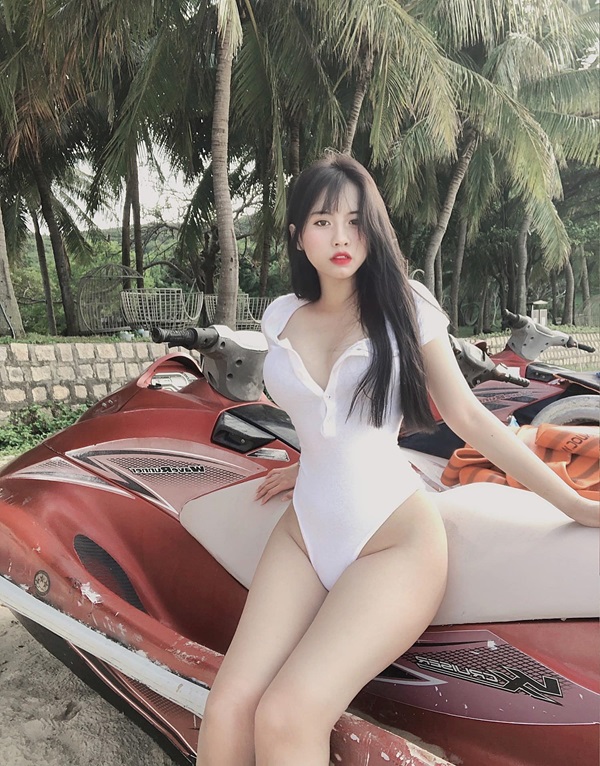 ảnh Trương Khả Di bikini 8