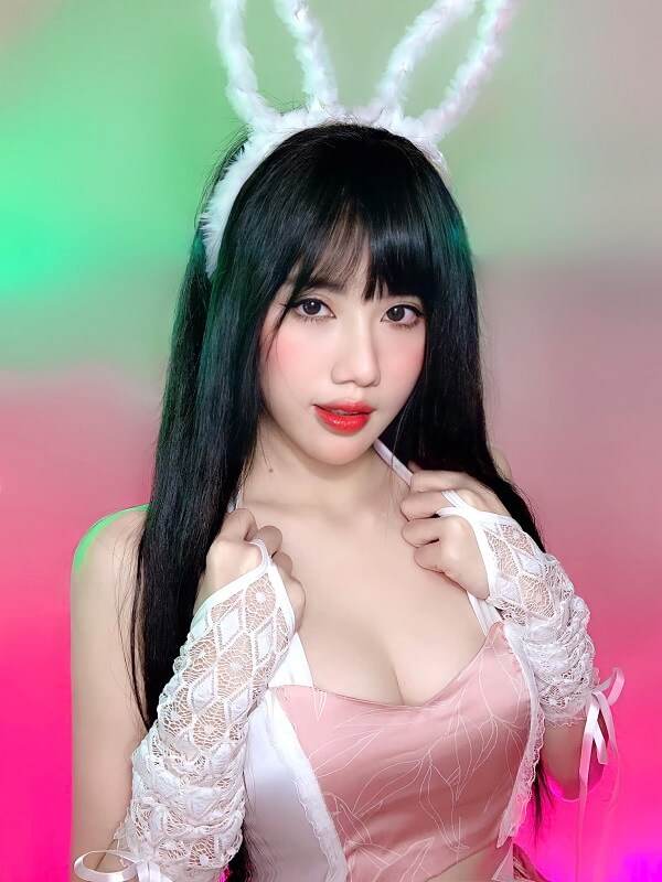 Đỗ Trâm Anh sexy 7