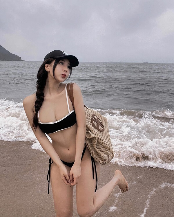 Trần Linh Hương bikini 5