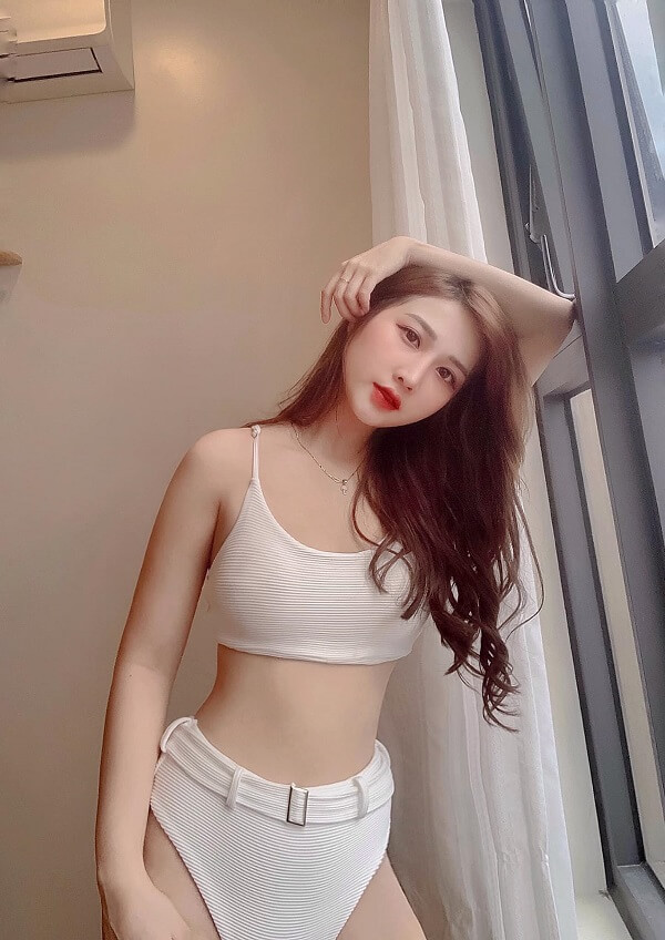 Trần Linh Hương sexy 4