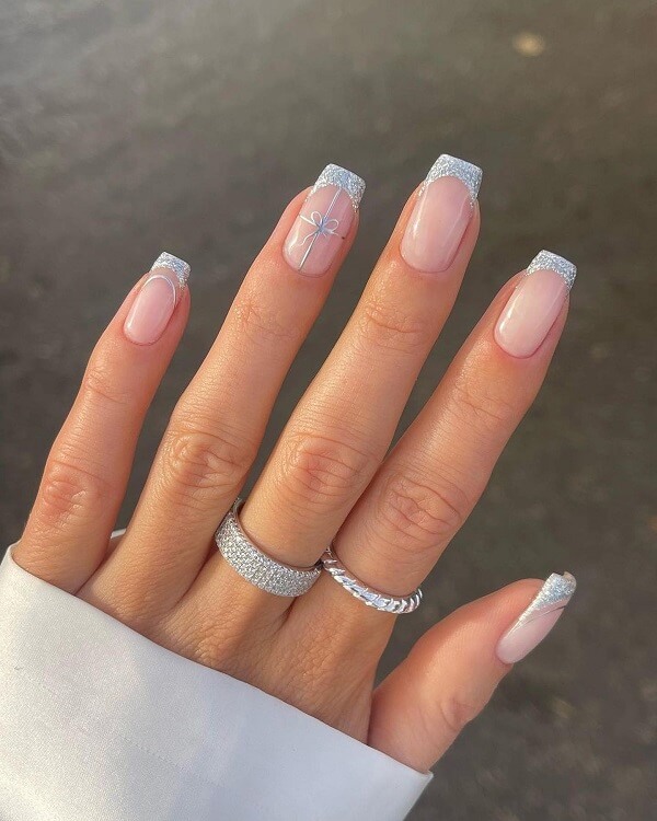 những mẫu nail kim tuyến đẹp nhất 2