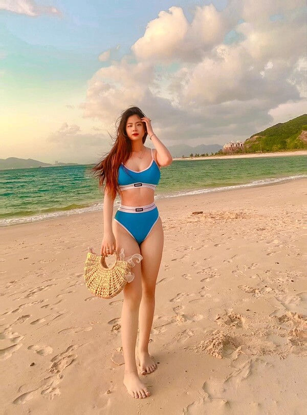 Tô Hương Quỳnh bikini 4