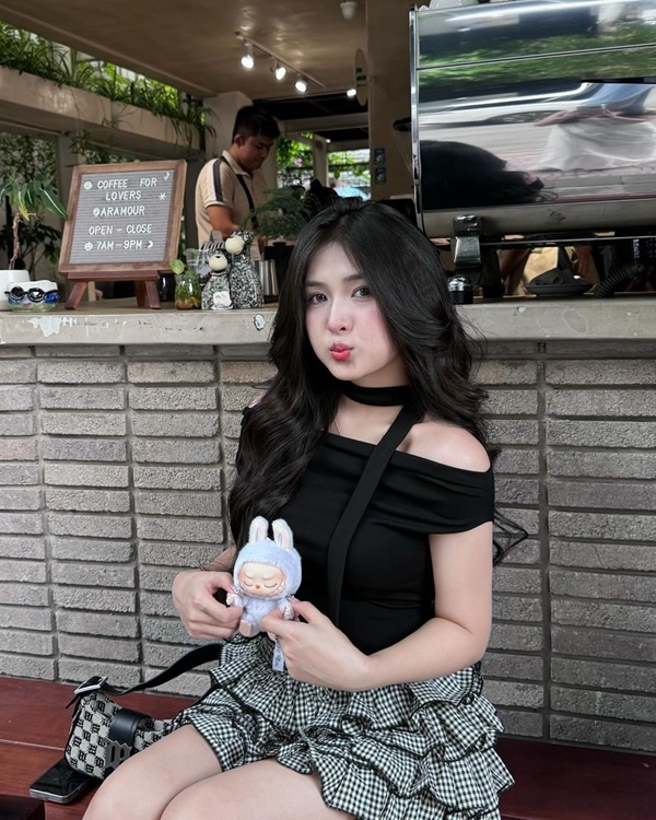 Quỳnh Ale sexy 8