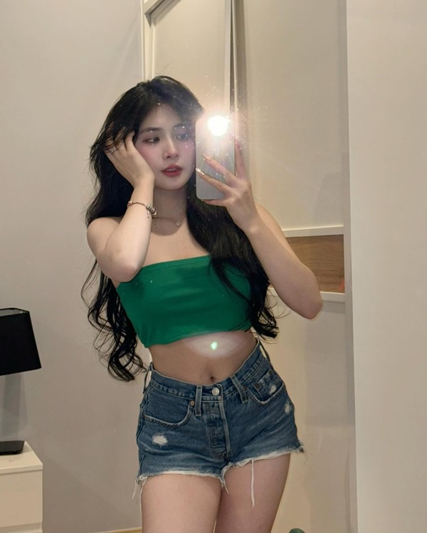 Quỳnh Ale sexy vú to 16