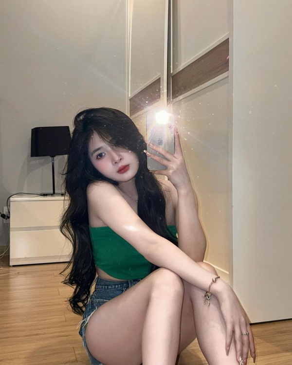 Quỳnh Ale sexy vú to 17