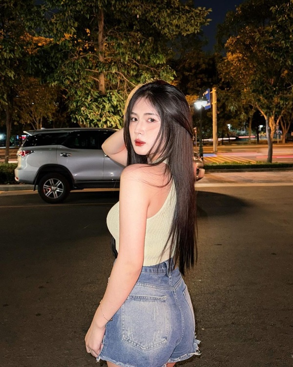 Quỳnh Ale sexy vú to 21