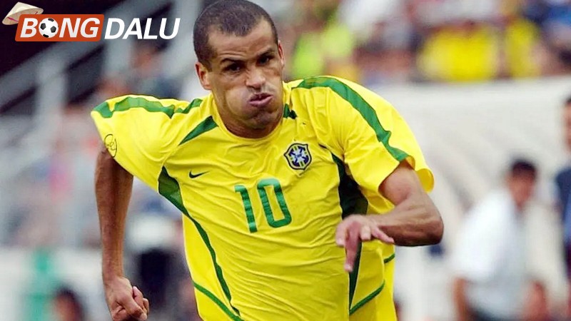 Rivaldo chơi hay ở cả khâu phòng ngự lẫn tấn công