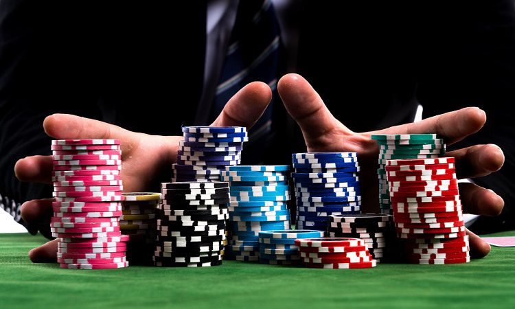 Có rất nhiều trường hợp bạn nên tố khi chơi Poker