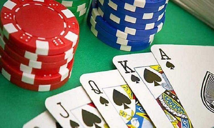 Tìm hiểu cách chia bài Poker, cách chơi Poker nhanh thắng theo chia sẻ từ các chuyên gia 
