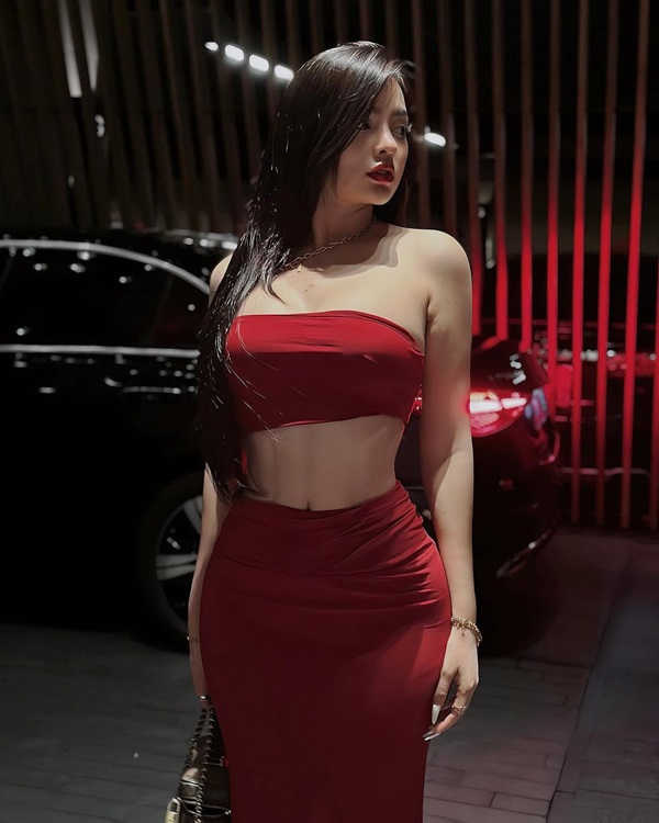 Quỳnh Na sexy vú to 17