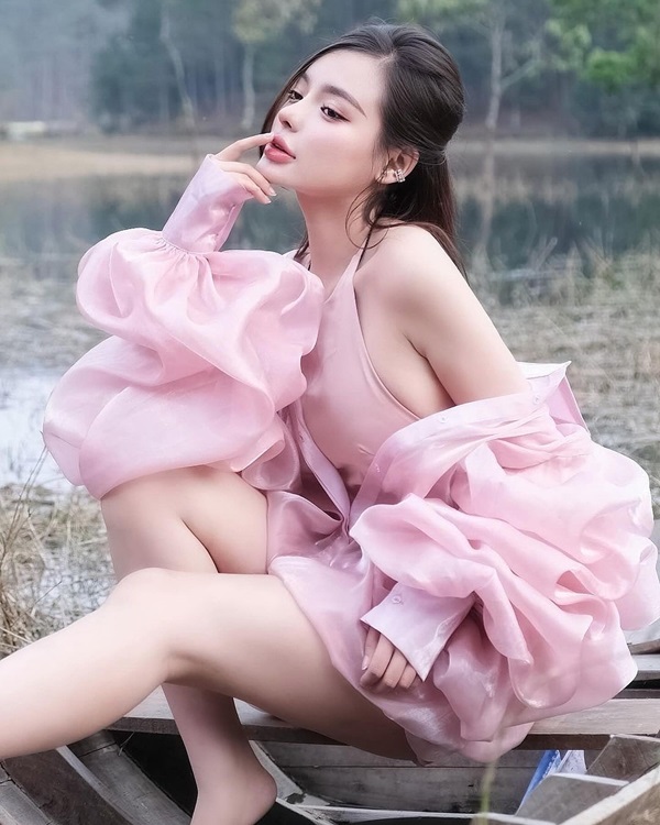 Quỳnh Na sexy vú to 36