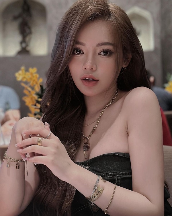 Quỳnh Na sexy 4