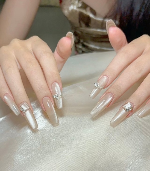 Mẫu nail đính đá sang chảnh đẹp nhất 14