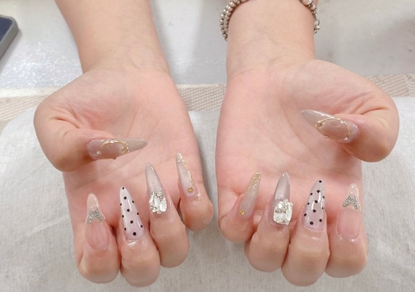 Mẫu nail đính đá sang chảnh đẹp nhất 3